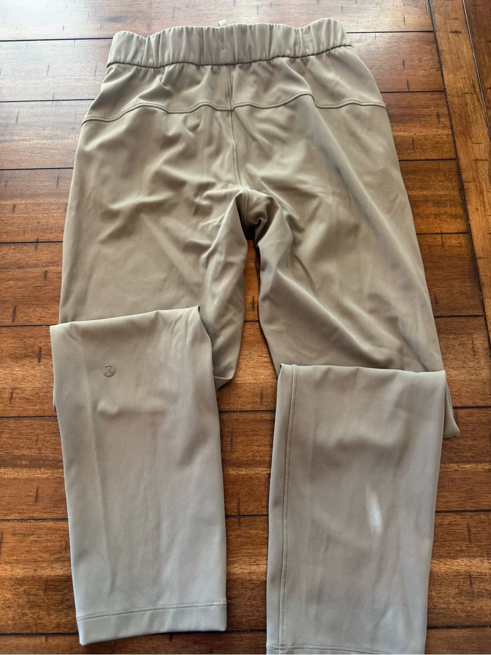 Lululemon On The Fly Pant 27” Size 2 Grey Sage Luxtreme Travel Work Pants